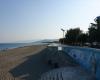 Catanzaro, cleaning of the beach in the Lido district has begun