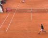 Rafa Nadal? He falls, gets up and scores a science fiction point: the video