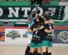 Women’s Futsal, championship playoffs. Bitonto beats the Kick Off 8-1 and we go to the “beautiful” match