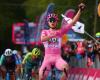 Pogacar wins in the sprint and is increasingly in the pink jersey