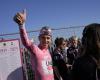Giro d’Italia, Kooij wins in Naples and closes the first part of the race: so far Pogacar has dominated