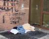 Homeless woman gives birth alone on the street in Bologna: the baby is fine