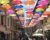 “Here is the art of Mary Poppins.” The critic Francesco Bonami criticizes Pietrasanta’s colorful umbrellas