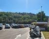 Pesaro, paid parking returns to Baia Flaminia, but the wild scooter hub remains