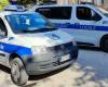 Drunk man attacks 4 Fano traffic policemen: arrested. The mayor: «We will adopt new tools»