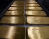 Gold is calm as investors look for more data for guidance on Fed rates