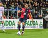 Meeting between Como and Cagliari for Dossena: the point on the rossoblù central defender
