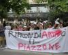 Viareggio, over a thousand traders and residents marching for the Piazzone