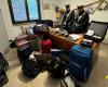 Guidonia, two brothers arrested for having burgled a foreigner’s car, the stolen goods were identified and recovered thanks to the Air Tag in the suitcases