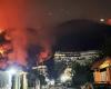 The Camaldoli hill in Naples burns, there is controversy over firefighting flights – News