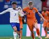 The balance wins between Holland and France: it ends goalless, both rise to 4 points