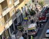 Ostia, cornice collapses from the INPS building: a passerby injured (VIDEO)
