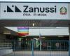 Zanussi School, stole the flags of peace and the European Union. The 27-year-old framed by cameras was sentenced