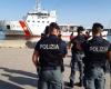 Port ”off-limits”, Crotone journalists out of the scene from the docking of the Diciotti ship