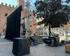 Cremona Evening – Cremona is preparing for “Summer Thursdays”. This evening a large crowd is expected in Piazza Stradivari for Stradeejay, this year on the theme “Flower Power”. 70s/80s music and tribute to Abba